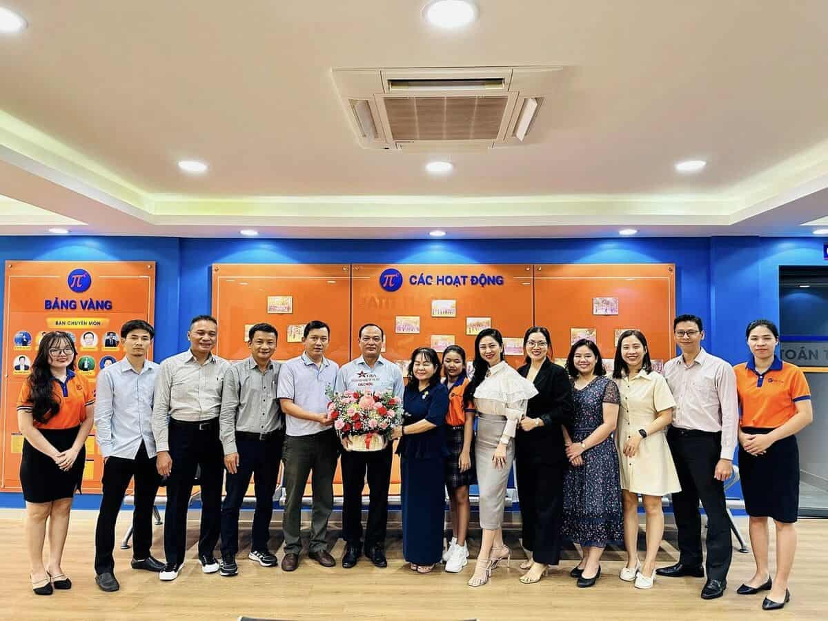 chụp hình kỷ niệm hội doanh nghiệp thủ đức