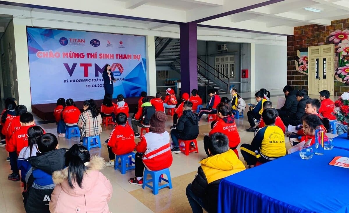 đông đảo các thí sinh tham gia kỳ thi vtmo