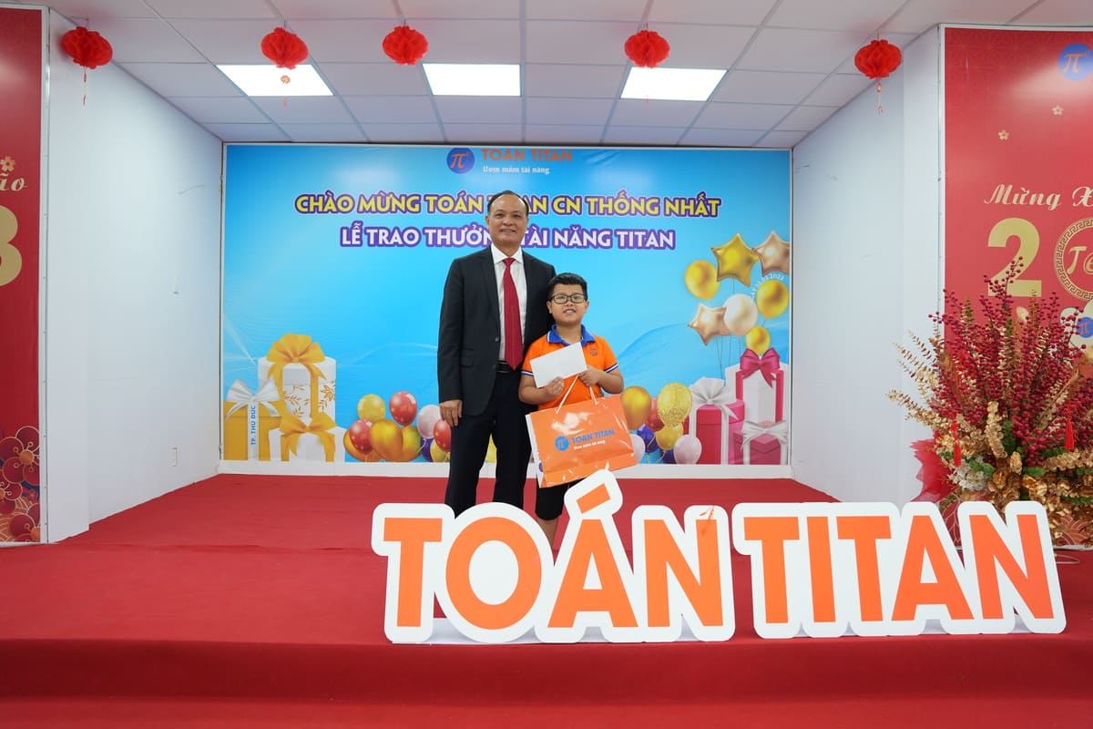 khen thưởng tài năng titan