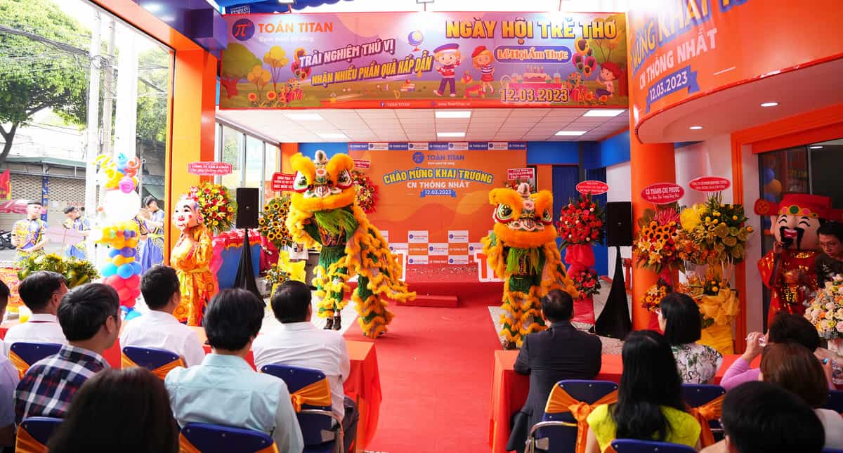không khí buổi lễ khai trương chi nhánh