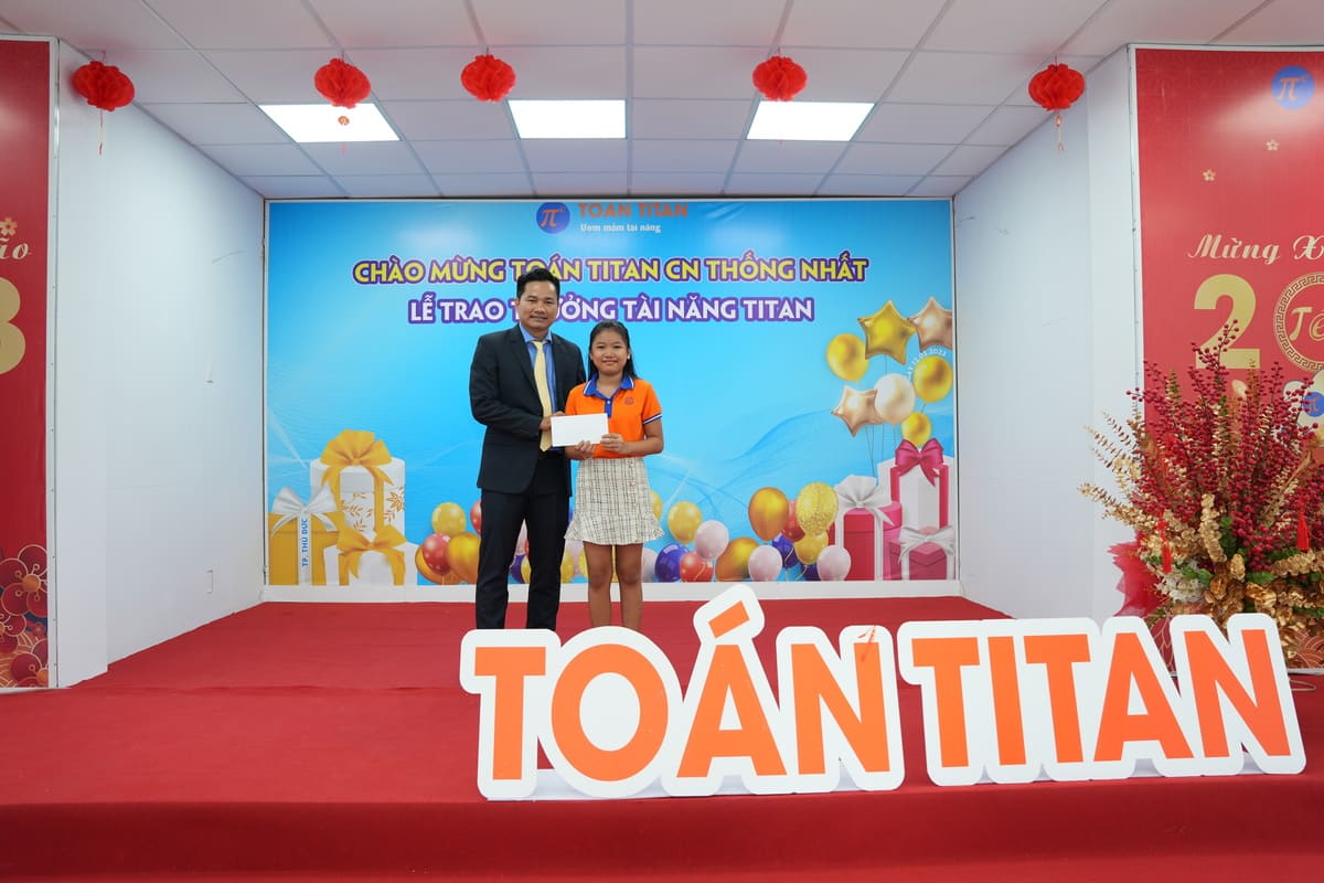 toán titan khen thưởng các tài năng