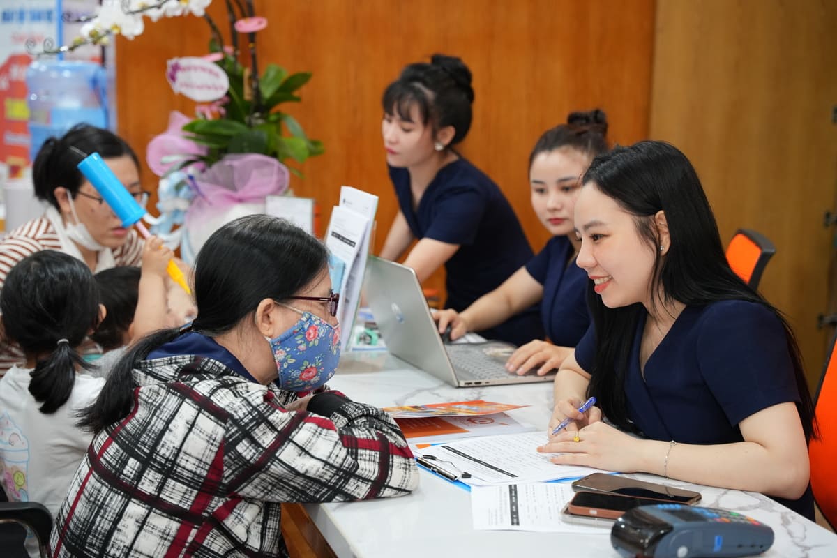 toán titan tư vấn chương trình cho phụ huynh