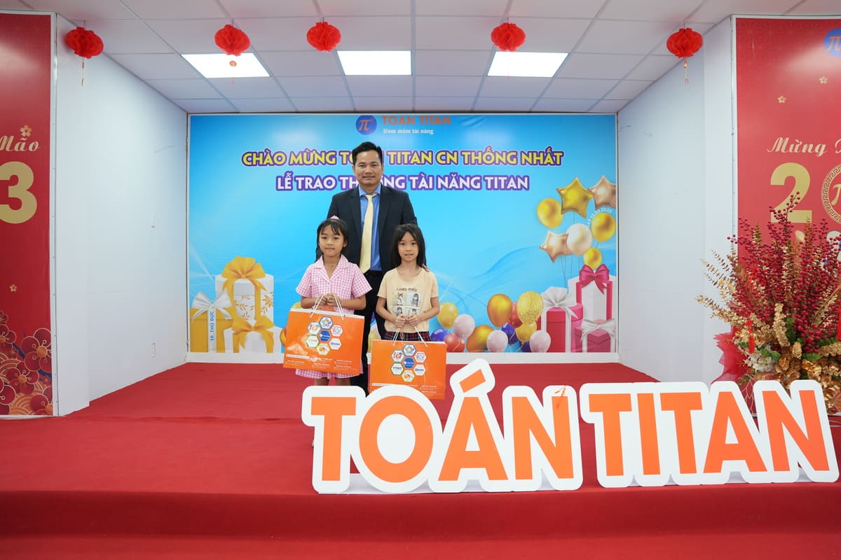 trao thưởng tài năng toán titan